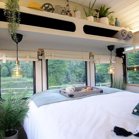 American School Bus Retreat With Hot Tub In Sussex Meadow Uckfield Exteriör bild