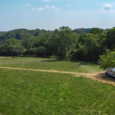 American School Bus Retreat With Hot Tub In Sussex Meadow Uckfield Exteriör bild