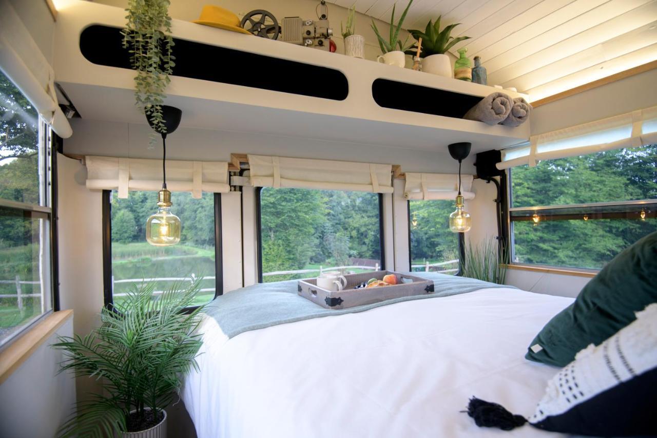 American School Bus Retreat With Hot Tub In Sussex Meadow Uckfield Exteriör bild