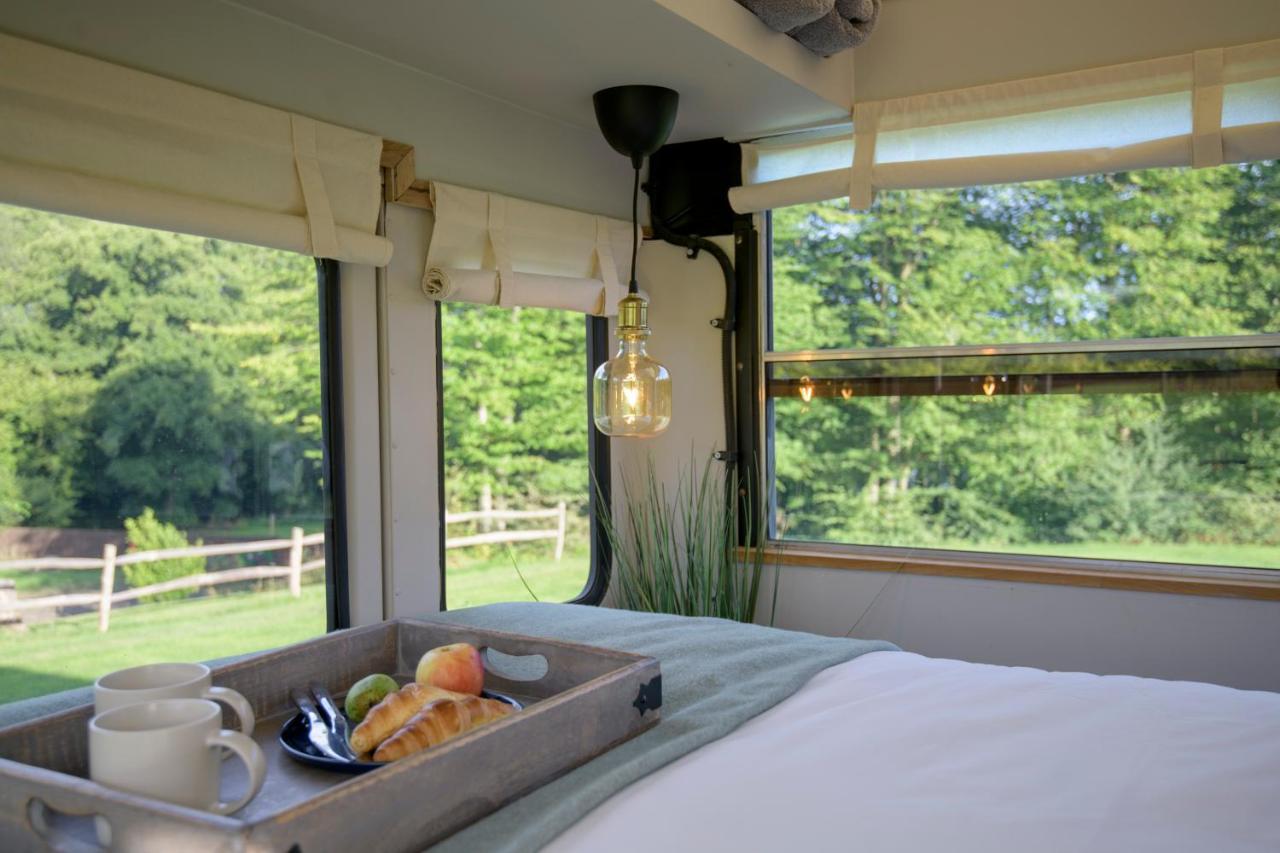 American School Bus Retreat With Hot Tub In Sussex Meadow Uckfield Exteriör bild