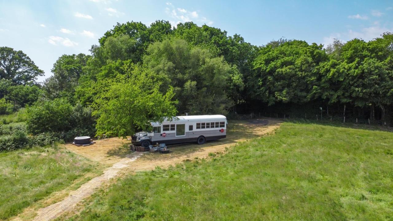 American School Bus Retreat With Hot Tub In Sussex Meadow Uckfield Exteriör bild