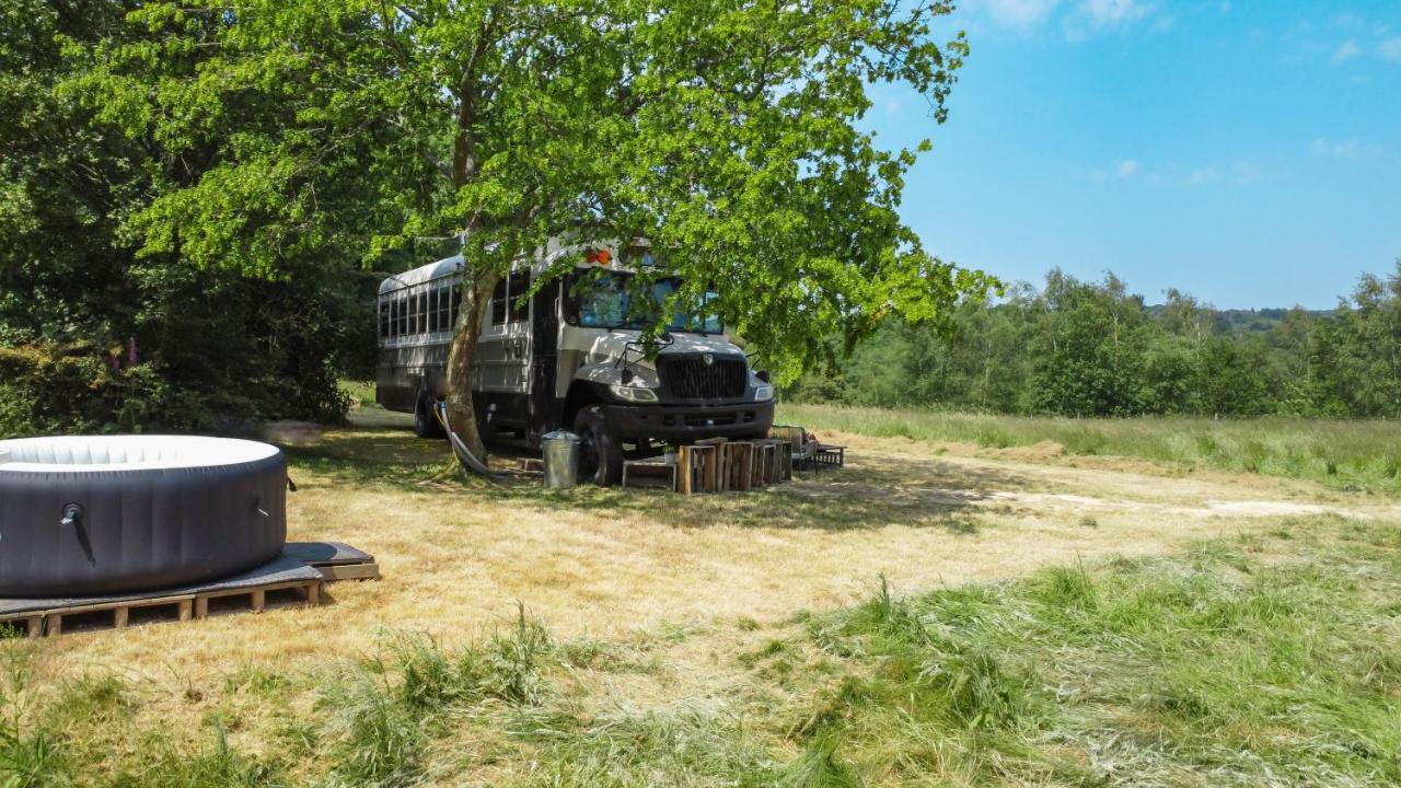 American School Bus Retreat With Hot Tub In Sussex Meadow Uckfield Exteriör bild