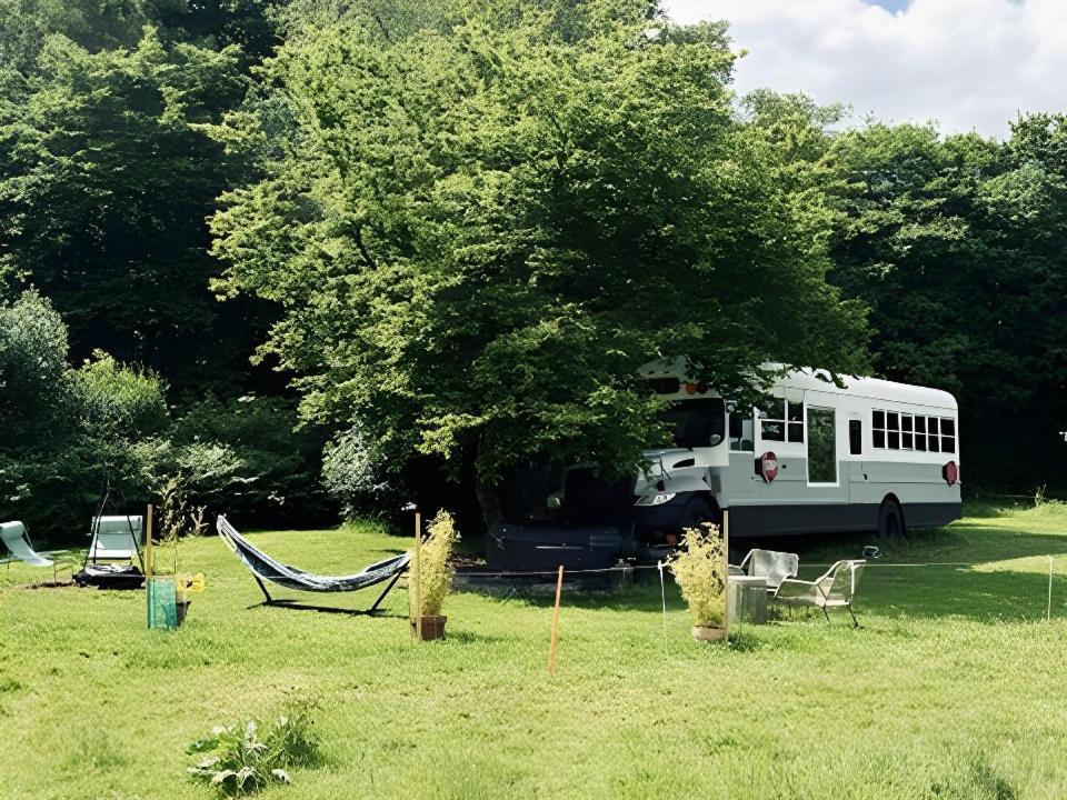 American School Bus Retreat With Hot Tub In Sussex Meadow Uckfield Exteriör bild